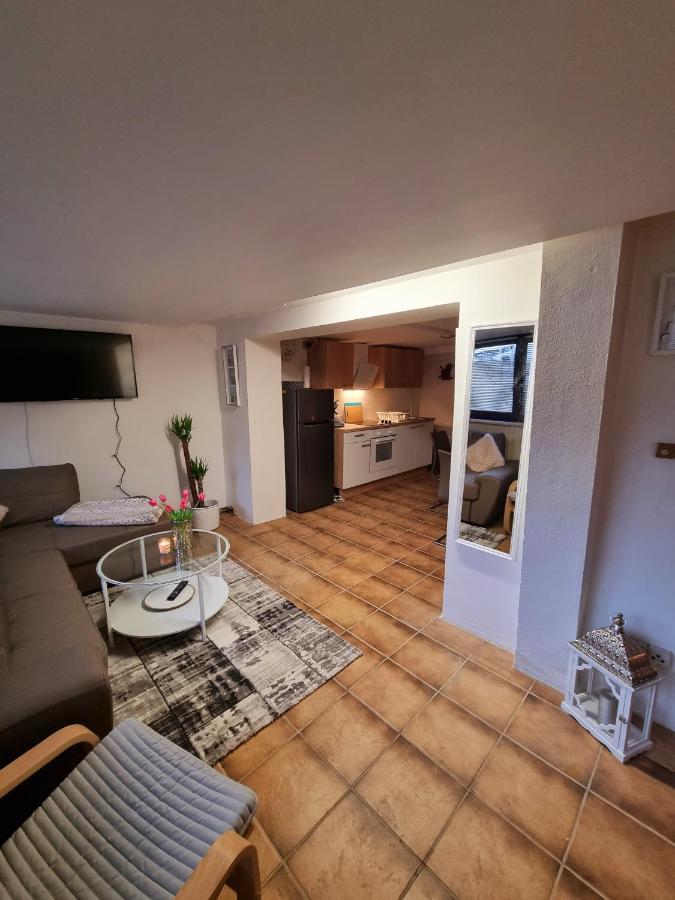 Souterrainwohnung Zentrale Lage In 데트몰트 외부 사진